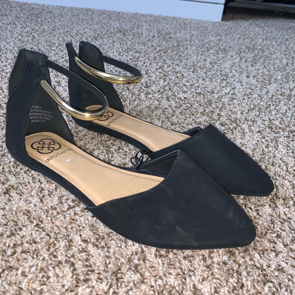 Daisy Fuentes Flats size 8
